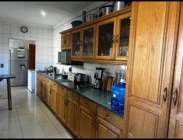 4 BEDROOM HOUSE FOR SALE IN KOSMOSPARK